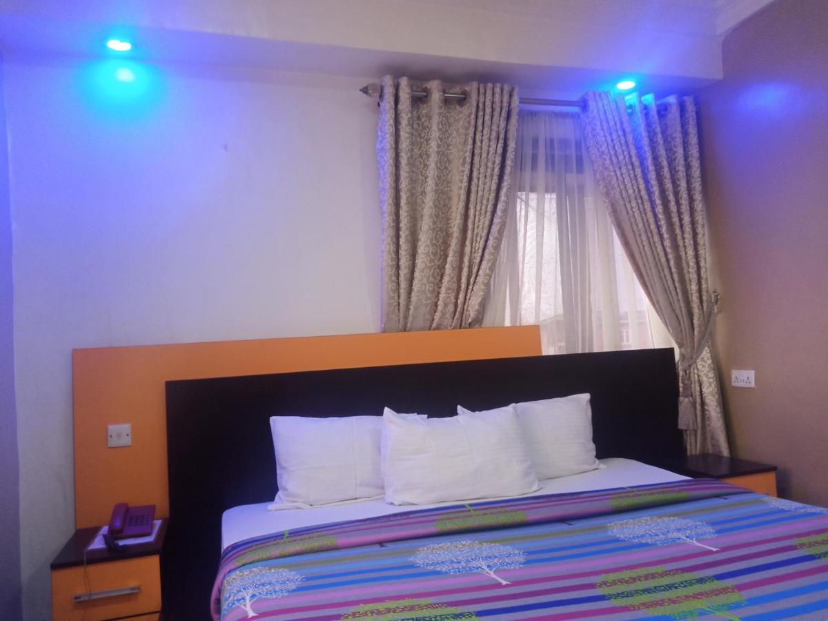Alluring View Hotel - Toyin Sreet Ikeja Exterior foto